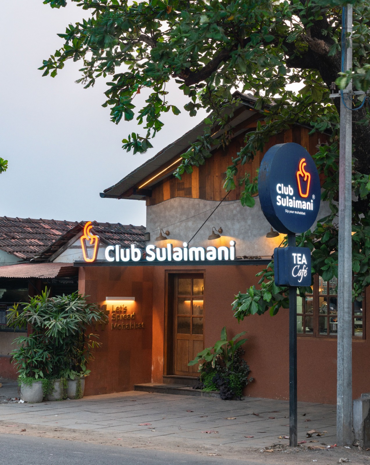 Dine by the Waves at Club Sulaimani